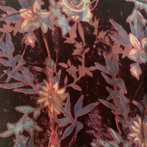 Fabric is light weight and feels velvety, super comfortable - Picture 2 of 3